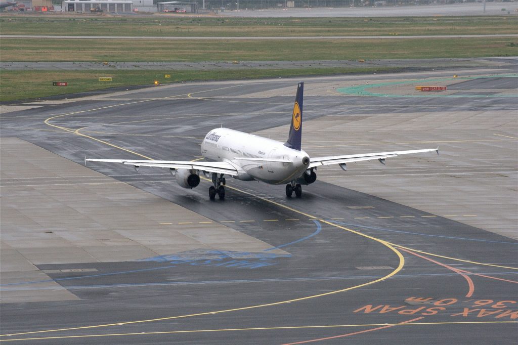 Coronavirus : L’aéroport d’Orly devient un pont de l&rsquo;évacuation sanitaire des malades infectés par le coronavirus Covid-19